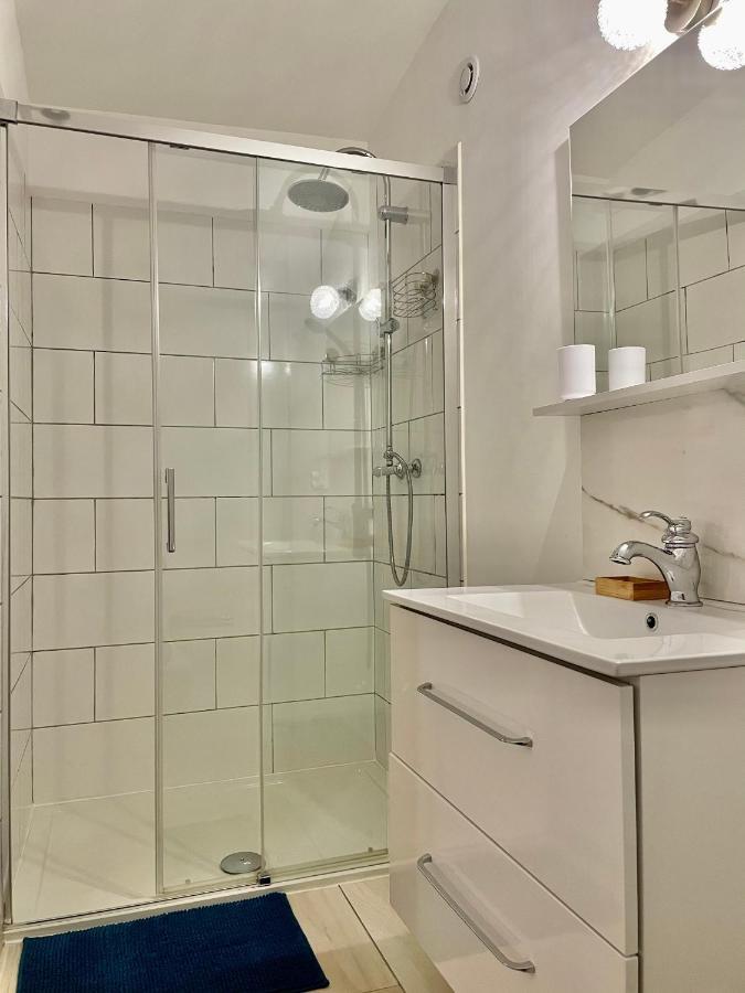 Appartement F2 Duplex 萨尔泰纳 外观 照片